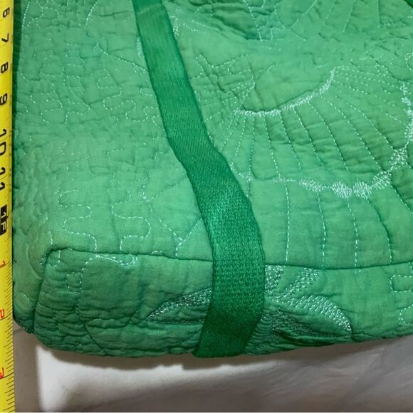 Large Quilted floral open tote bag green white stitches - Picture 6 of 8